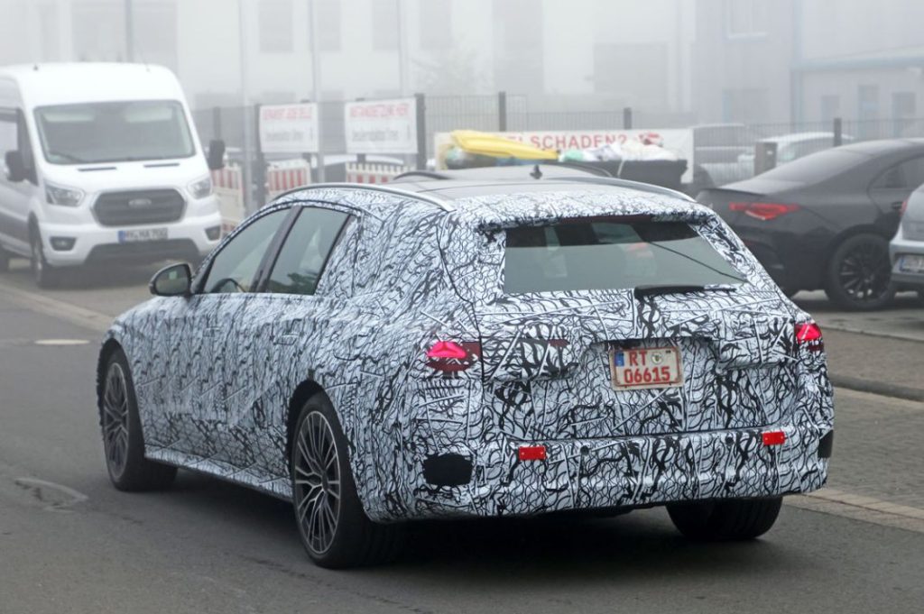 Mercedes E Wagon PHEV 15 Motor16
