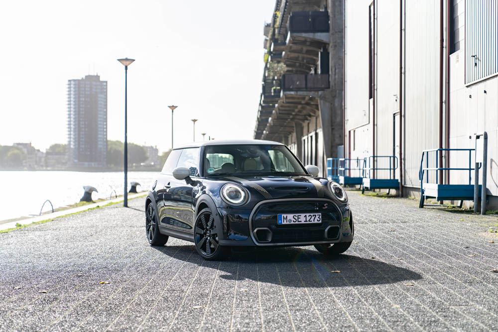 2023 MINI Hatch Enigmatic Black - £26,945