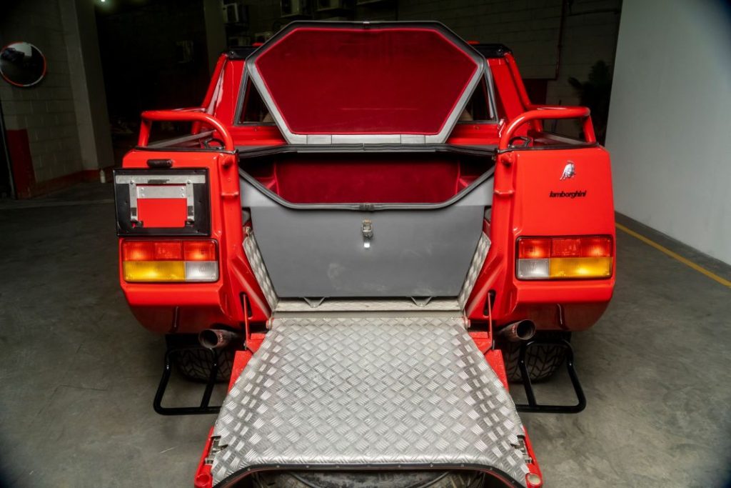 1986 Lamborghini LM002 8 Motor16