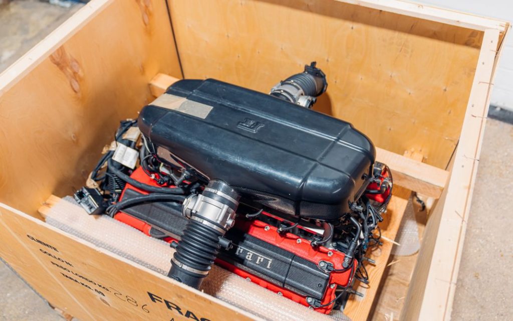 2004 Ferrari Enzo motor subasta 4 Motor16