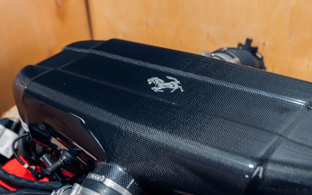 2004 Ferrari Enzo motor subasta 7 Motor16