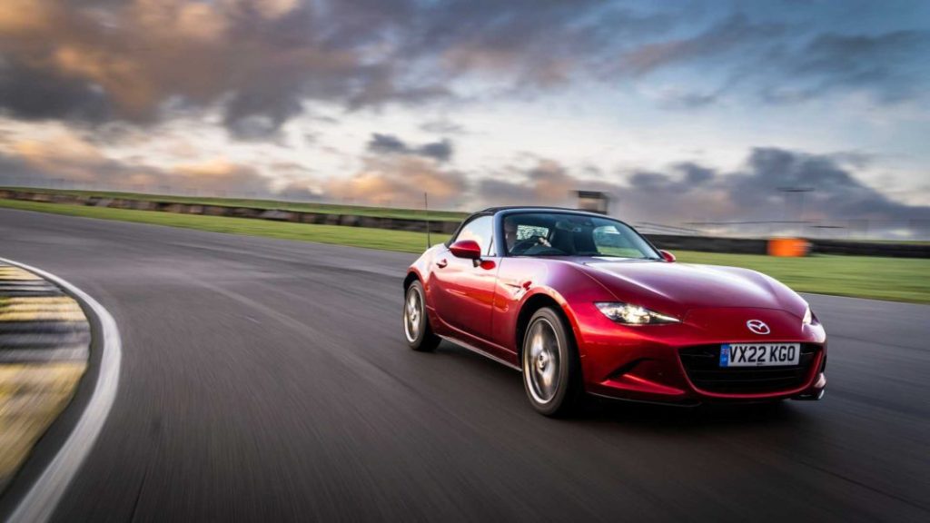 Mazda MX-5 carburante sintético. Imagen movimiento.