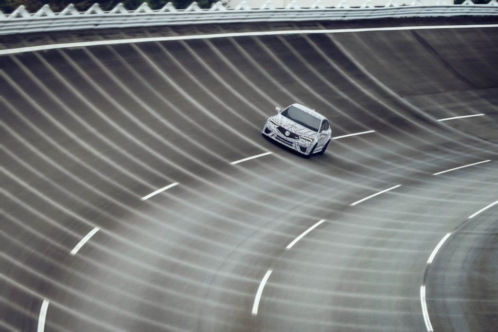 Acura Integra Type S. Imagen movimiento frontal.