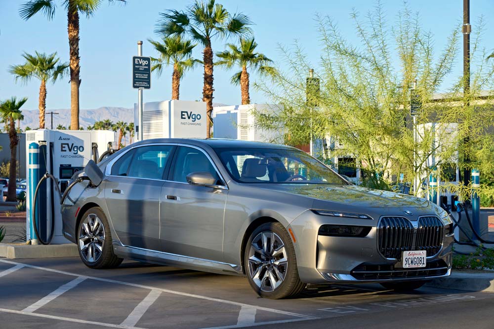 BMW Serie 7 8 2 Motor16