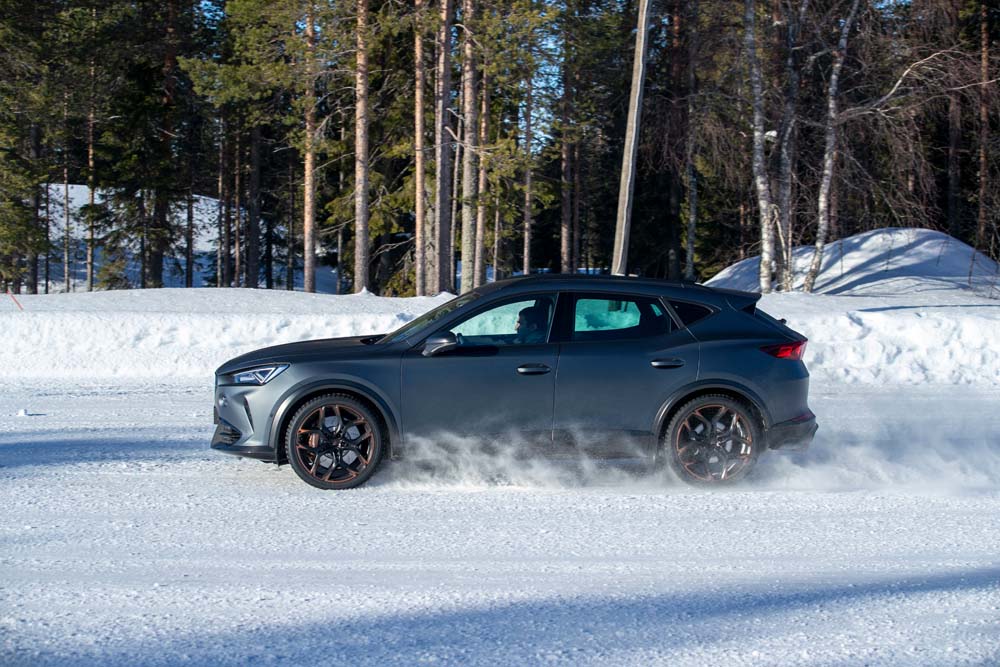 The most extreme experiences on ice with the CUPRA Formentor VZ5 04 HQ Motor16