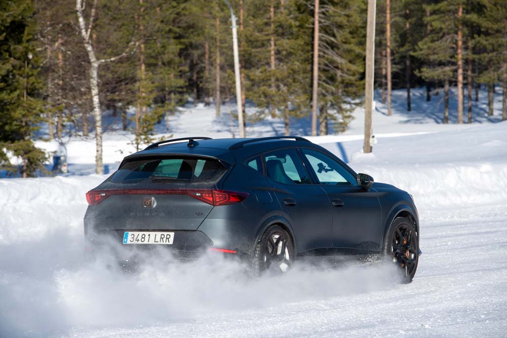 The most extreme experiences on ice with the CUPRA Formentor VZ5 06 HQ Motor16