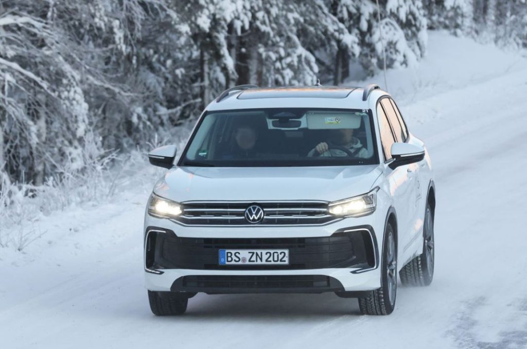 VW Tiguan white 1 Motor16