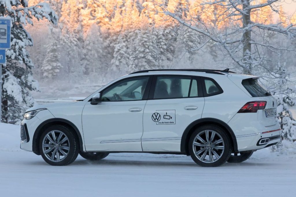 VW Tiguan white 10 Motor16
