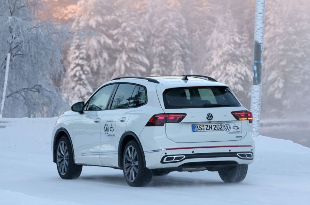 VW Tiguan white 15 Motor16