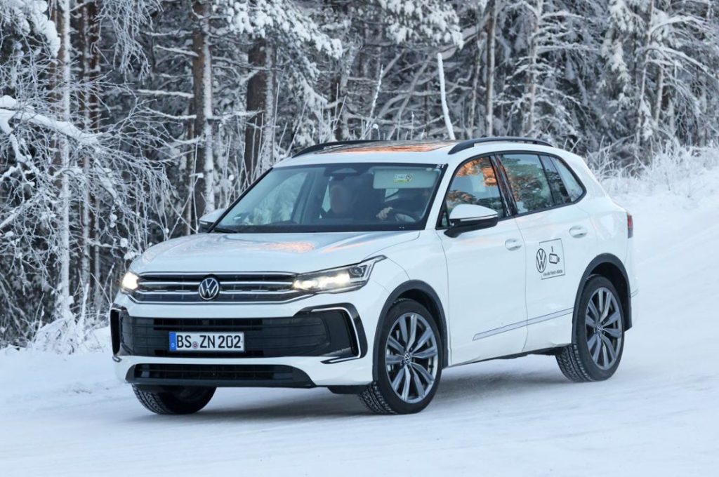 VW Tiguan white 5 Motor16