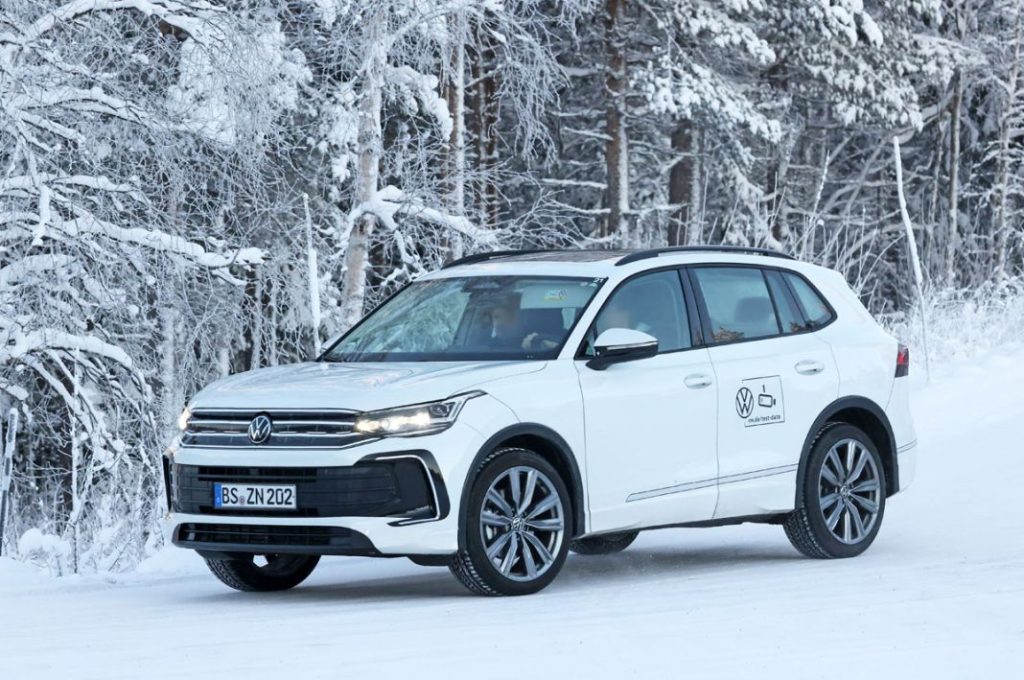 VW Tiguan white 6 Motor16