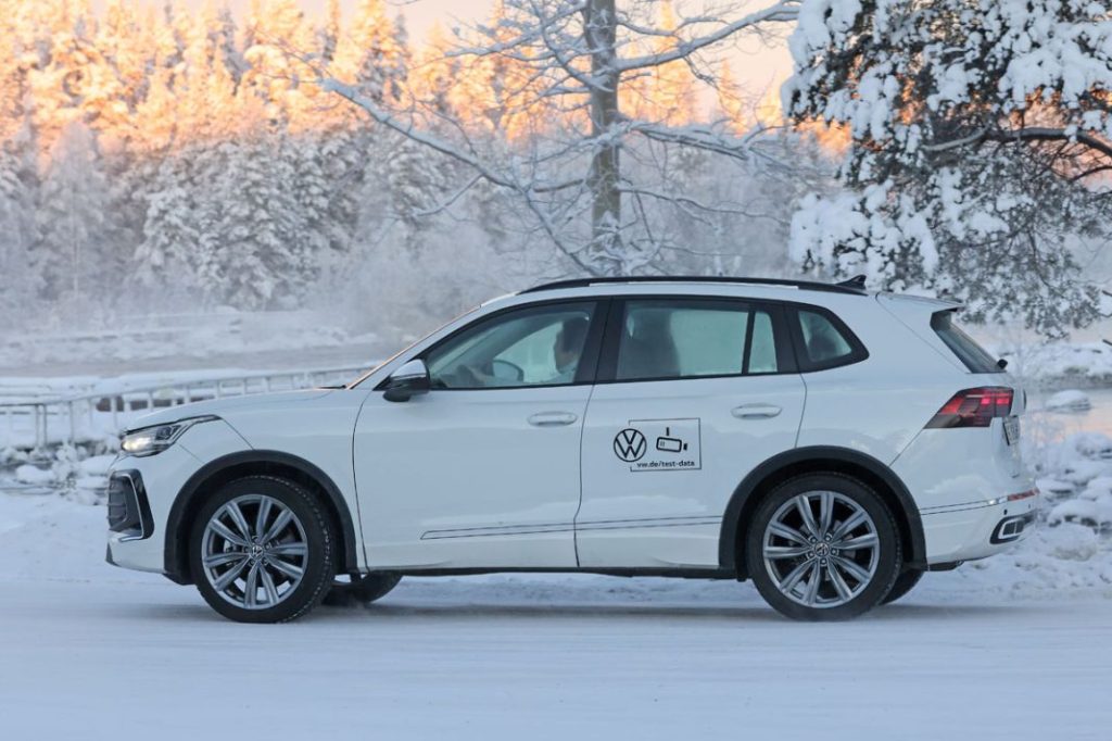 VW Tiguan white 9 Motor16