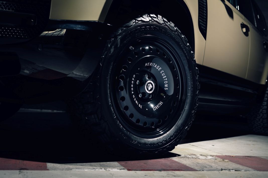 Heritage Customs Land Rover Defender. Imagen llantas.