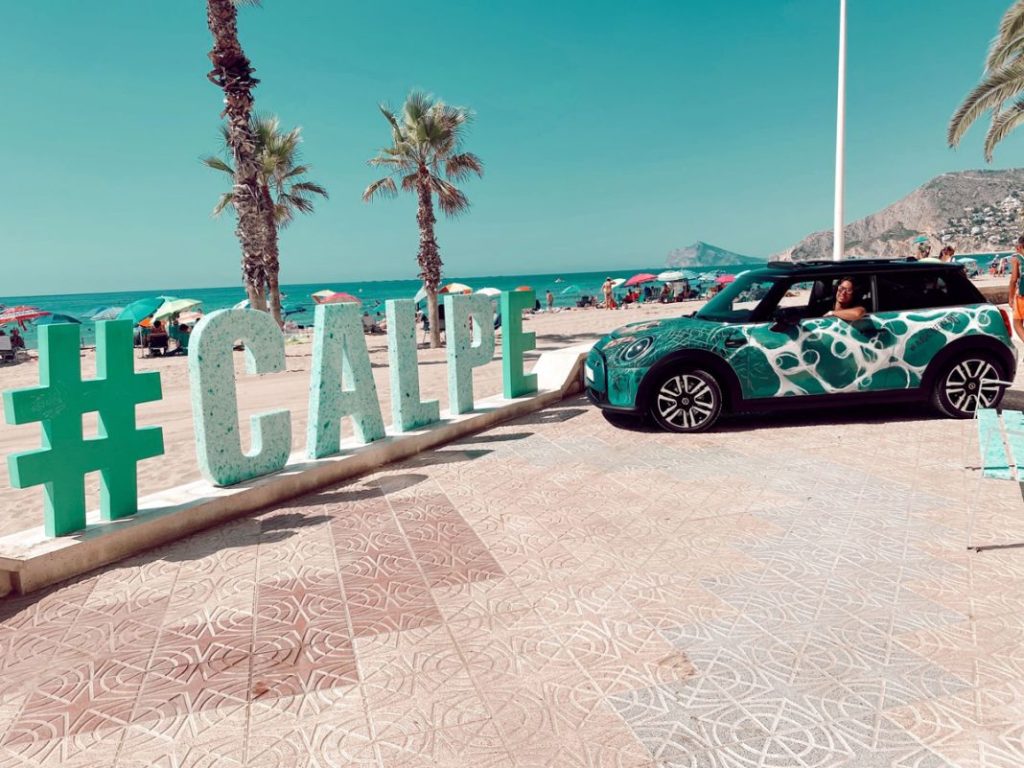 Mini ha colaborado en la retirada de plásticos del Mar en Calpe.