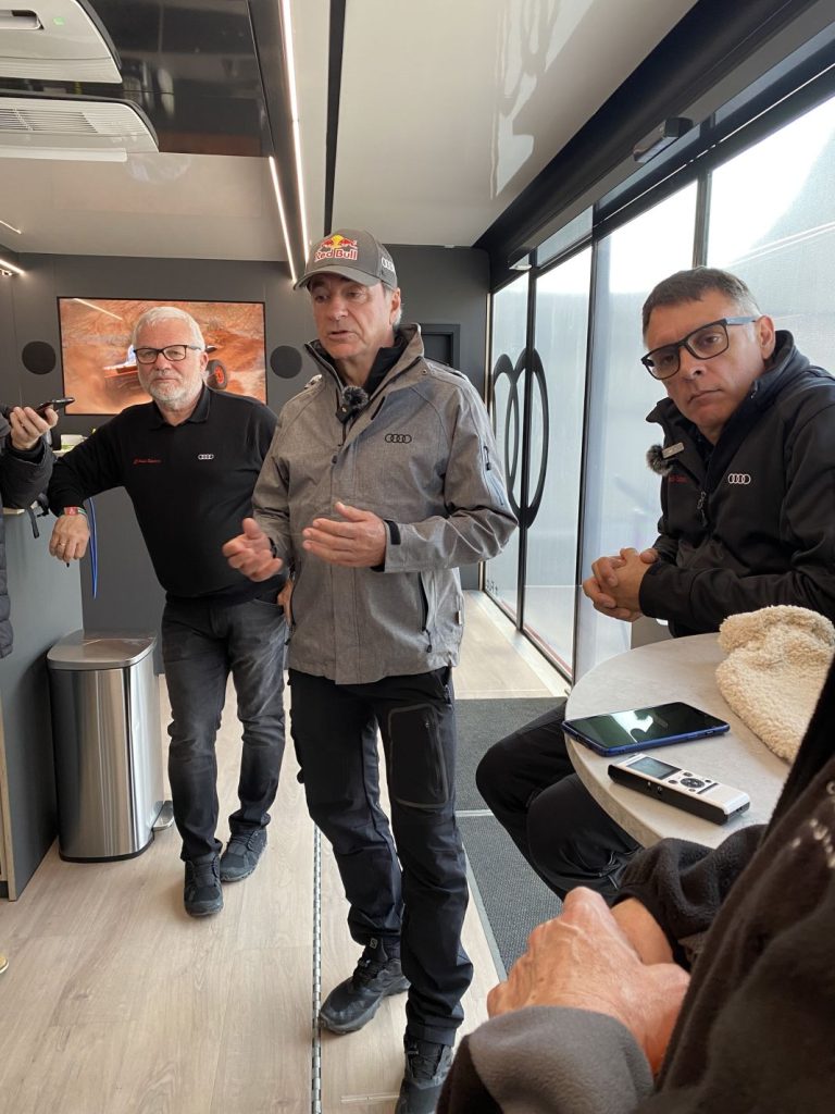 Carlos Sainz Dakar 2023. Imagen charla.