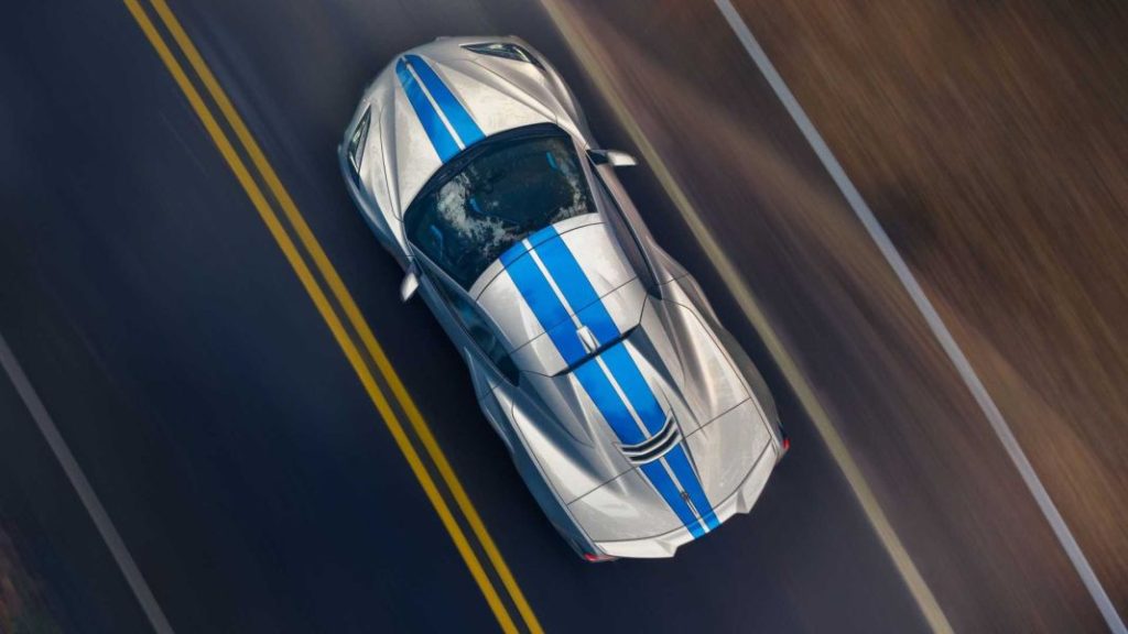 2023 Chevrolet Corvette E-Ray. Imagen movimiento superior.