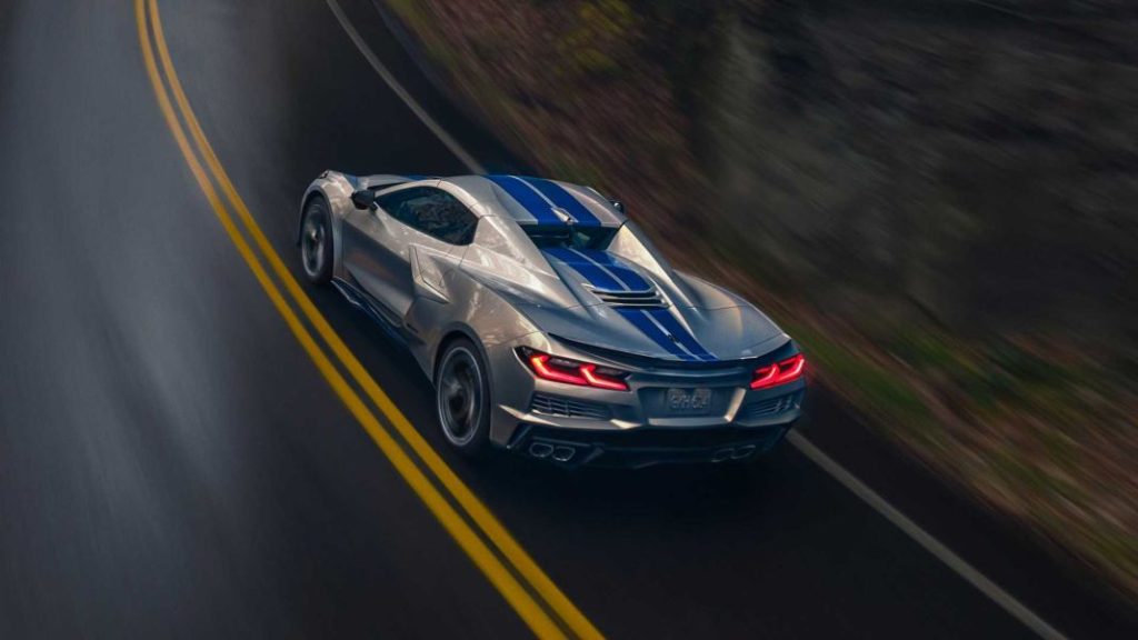 2023 chevrolet corvette e ray 7 Motor16