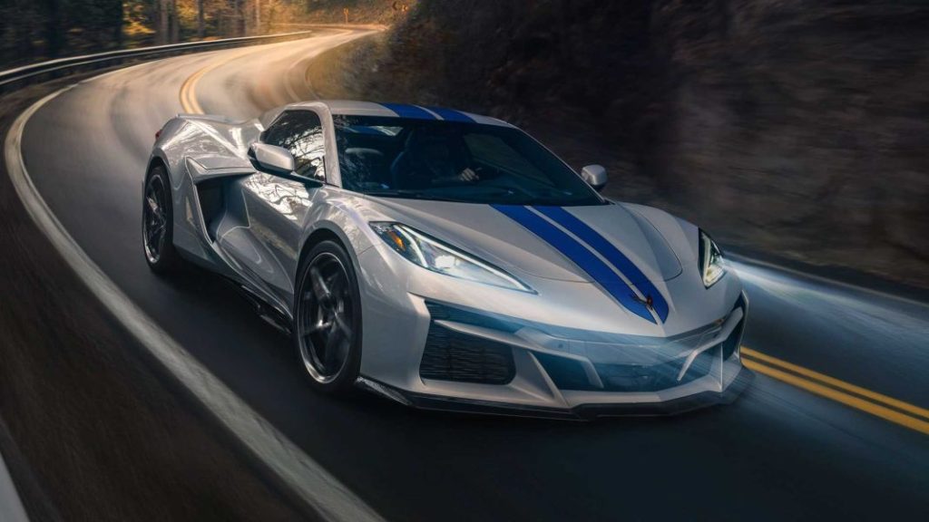 2023 chevrolet corvette e ray 8 1 Motor16