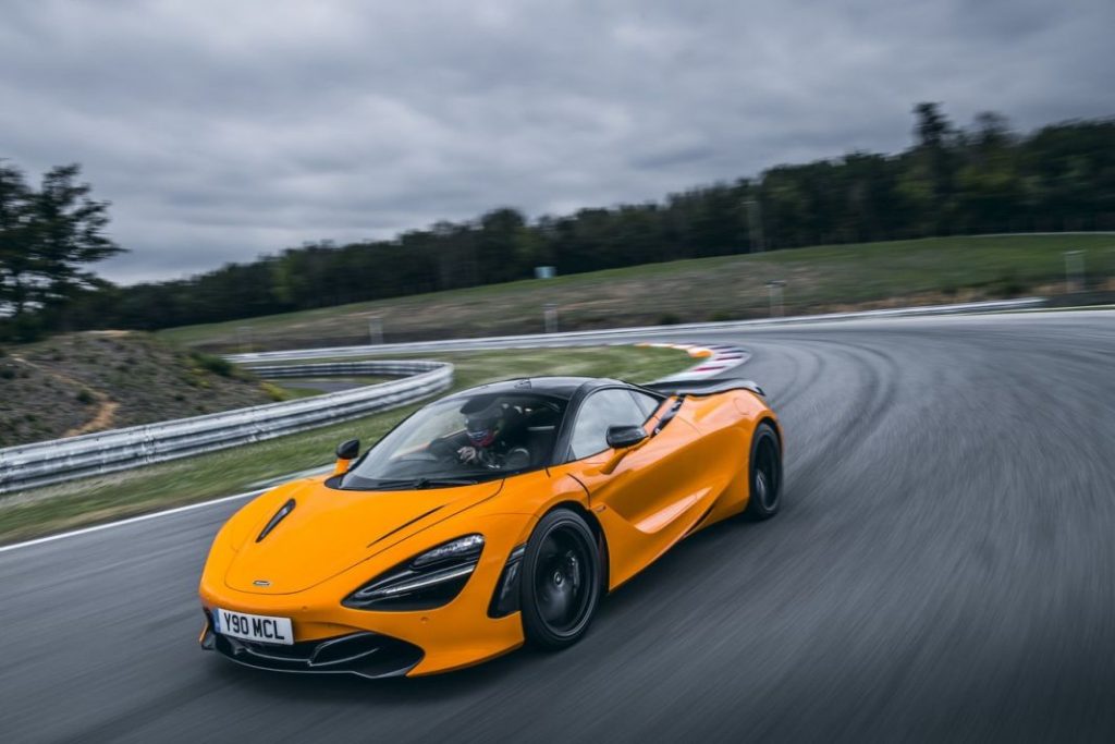 2023 McLaren 720S. Imagen movimiento.
