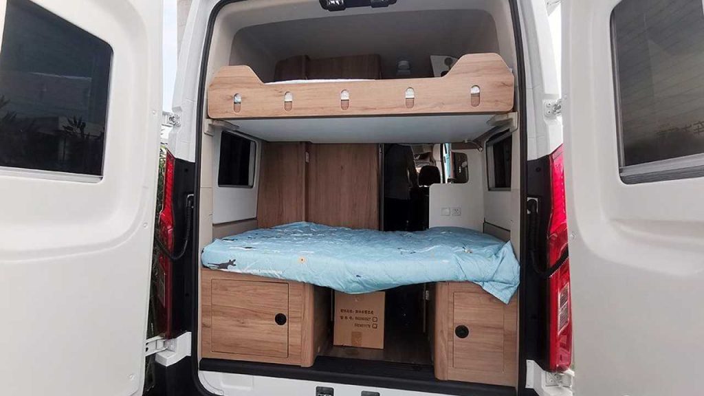 Así puedes convertir tu furgoneta en una camper por solo 2.000 euros