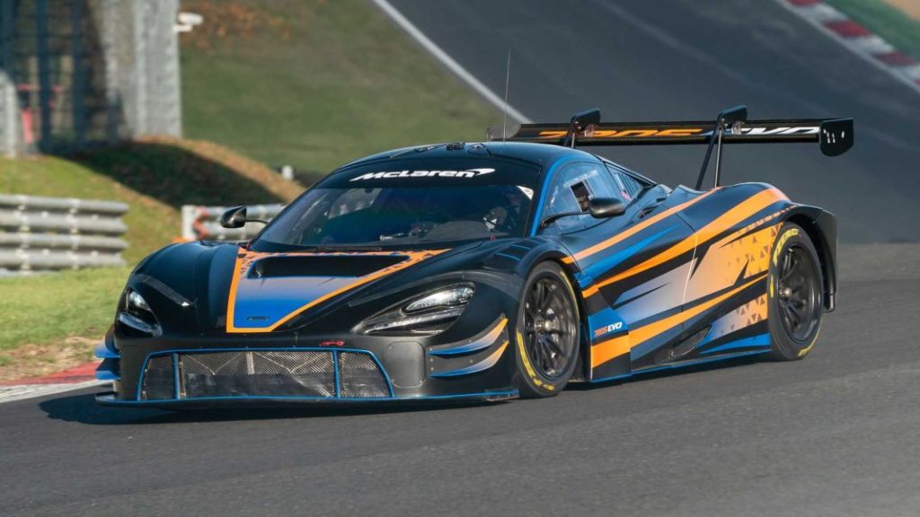 2023 McLaren 720S GT3 EVO. Imagen movimiento.