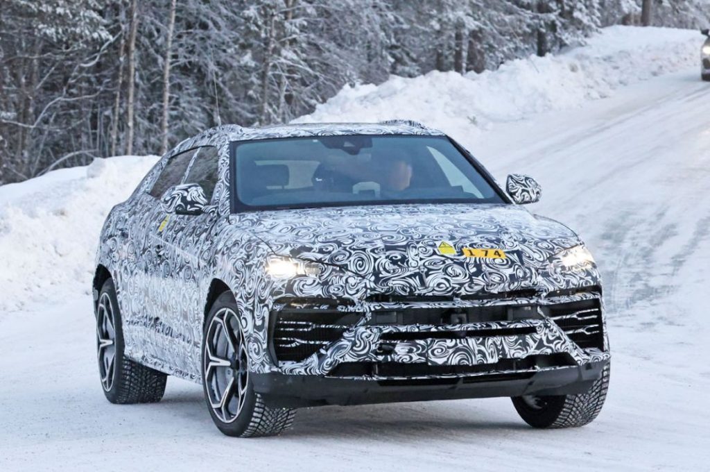 Lamborghini Urus PHEV winter 2 Motor16