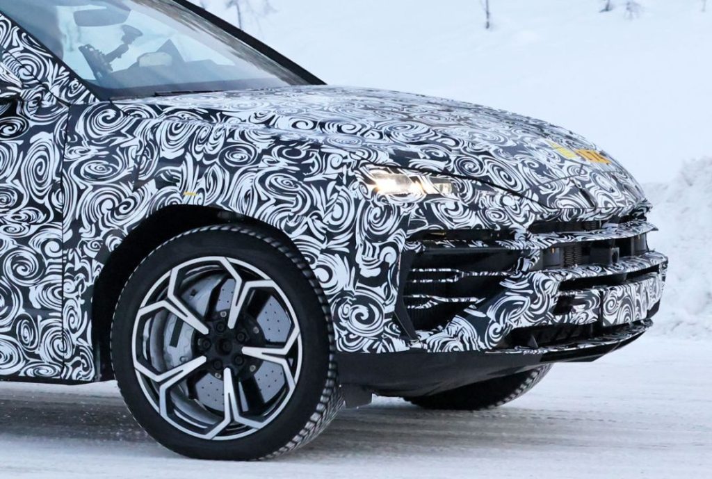 Lamborghini Urus PHEV winter 5 Motor16