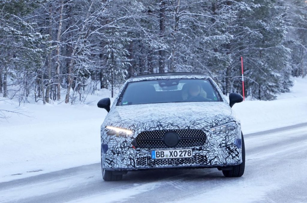 Mercedes CLE Convertible winter 1 Motor16