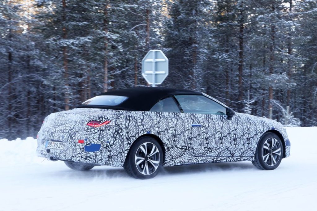 Mercedes CLE Convertible winter 13 Motor16