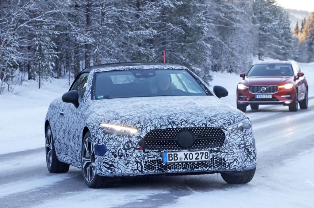 Mercedes CLE Convertible winter 2 Motor16