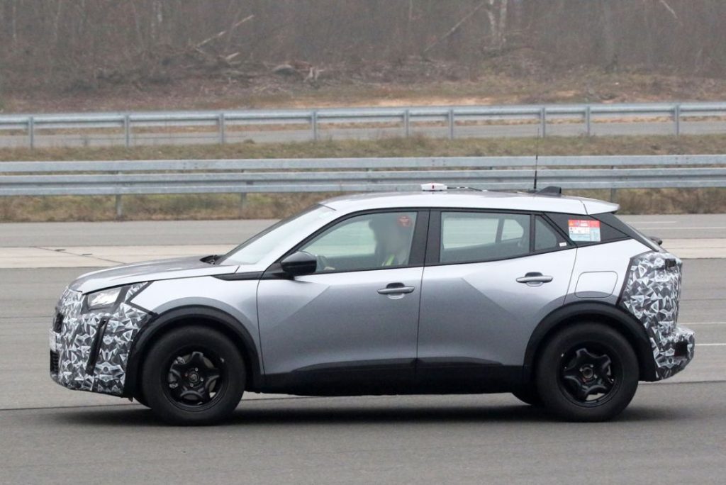 Peugeot 2008 facelift 14 Motor16
