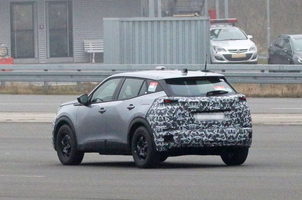 Peugeot 2008 facelift 17 Motor16