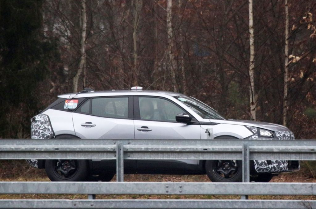 Peugeot 2008 facelift 22 Motor16