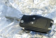 Por qué la gente envuelve las llaves de su coche en papel de aluminio como si fuera un bocadillo
