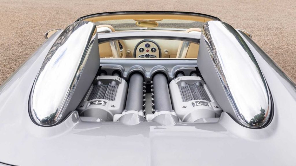 2023 Bugatti Veyron La Maison Pour Sang.  Engine detail picture.
