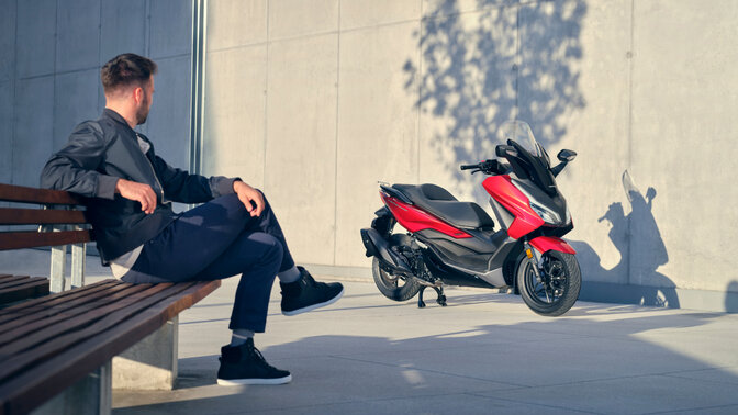 La mejor scooter para exprimir el carné de coche tiene la firma de Honda,  fiable, segura y consume 2,4 l/100 km