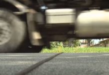 Para esto sirven los cables negros que te encuentras cruzados en las carreteras: ¿se avecina nueva multa de la DGT?