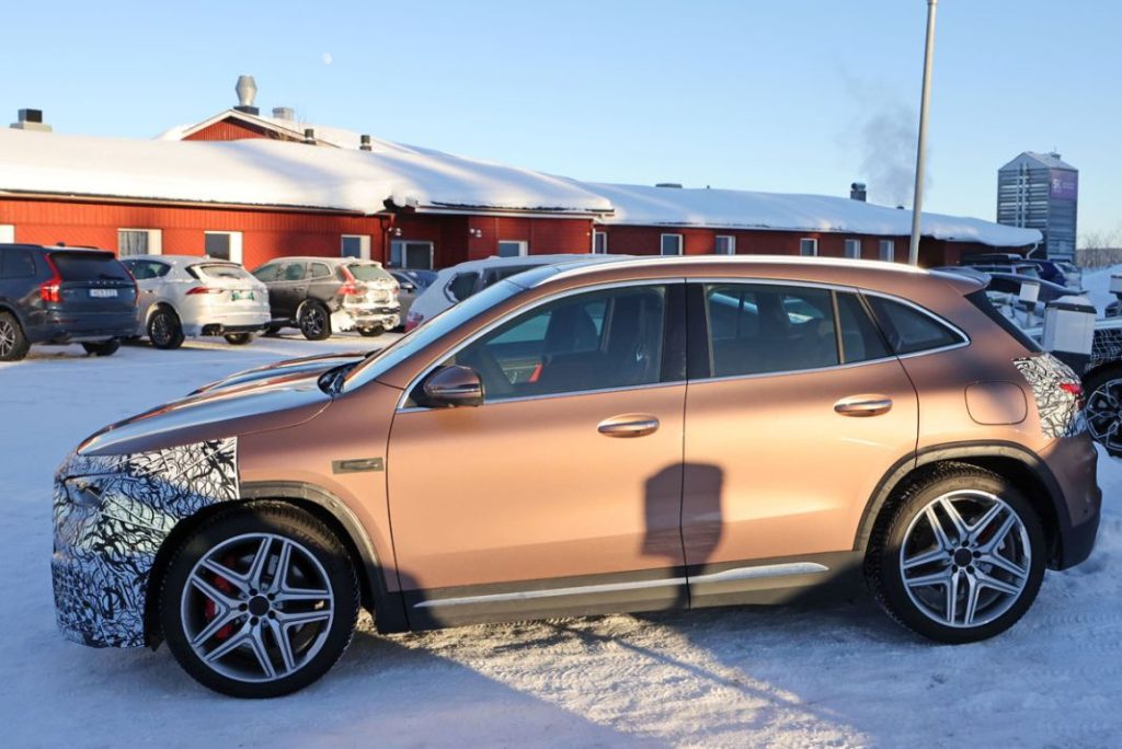 Mercedes AMG GLA45 facelift 4 copia Motor16