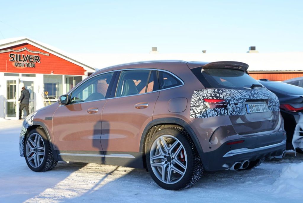 Mercedes AMG GLA45 facelift 6 copia Motor16