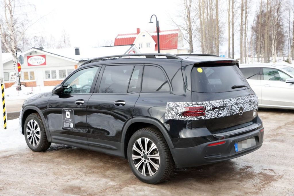 Mercedes EQB facelift 17 Motor16