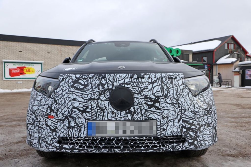 Mercedes EQB facelift 19 Motor16