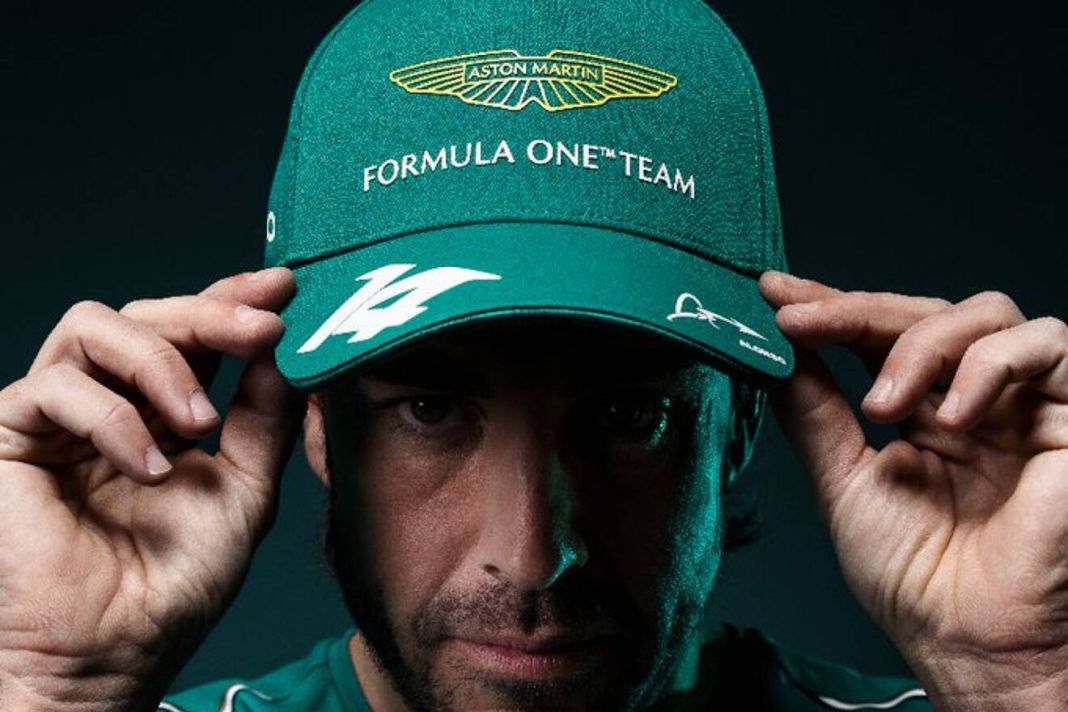 Camiseta de Fernando Alonso y Aston Martin.