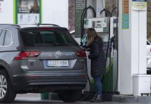 Pagar un 50% menos en gasolineras Repsol y Cepsa es posible: sigue este truco