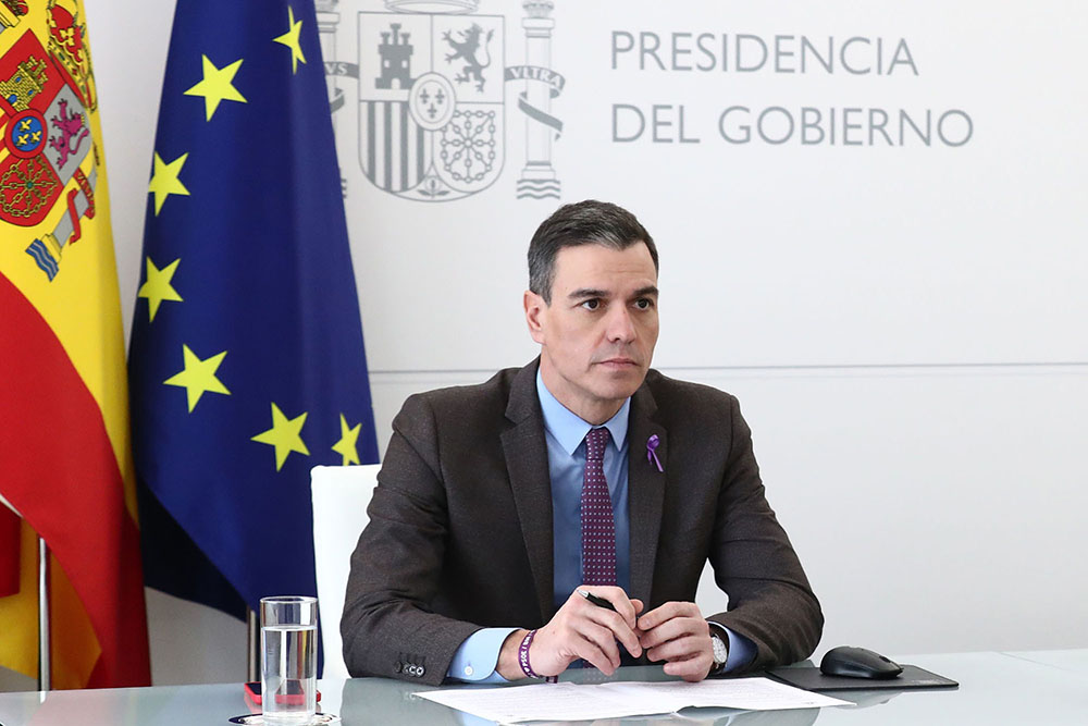 Pedro Sánchez habló con Luca de Meo sobre el sector del automóvil.