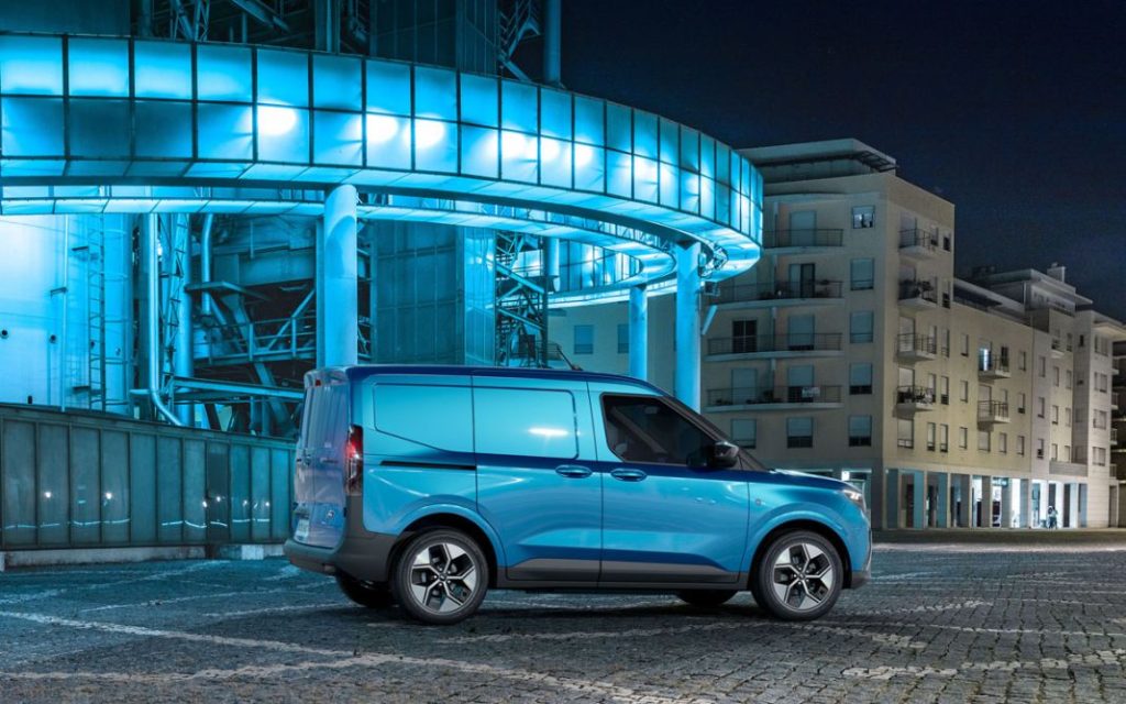 2023 FORD E TRANSIT COURIER EXTERIOR 02 Motor16