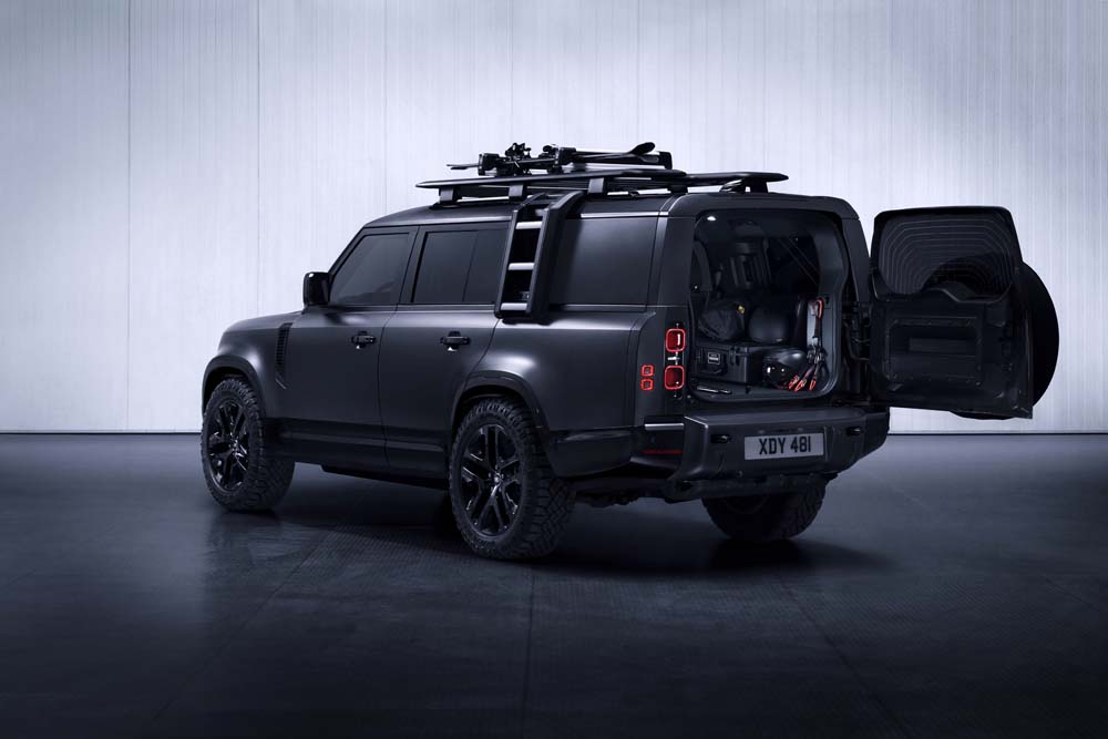 Land Rover Defender 130 Outbound.