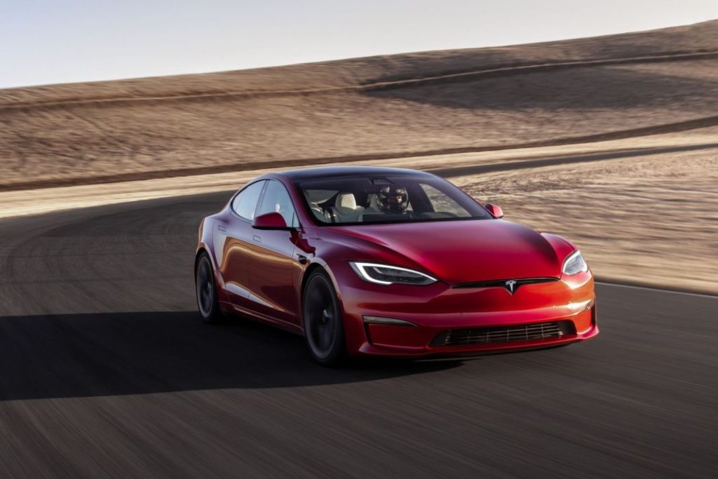 2022 Tesla Model S Plaid. Imagen movimiento.