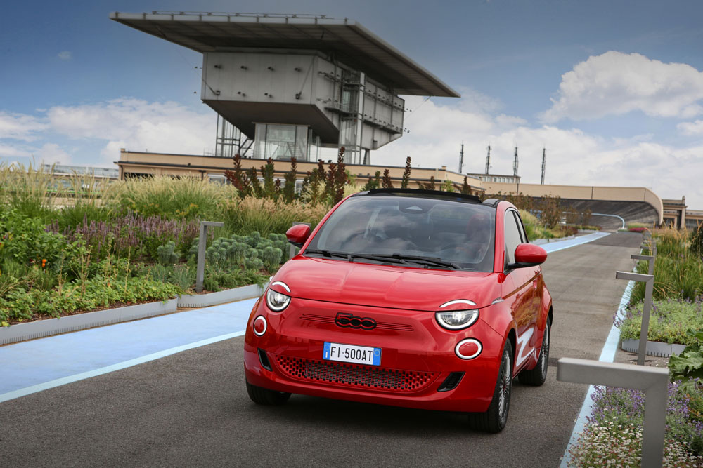 2023 fiat 500e urban range 11 Motor16