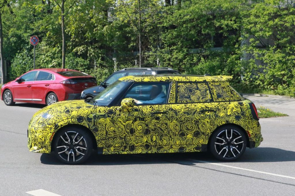 MINI Cooper 5 door 17 Motor16