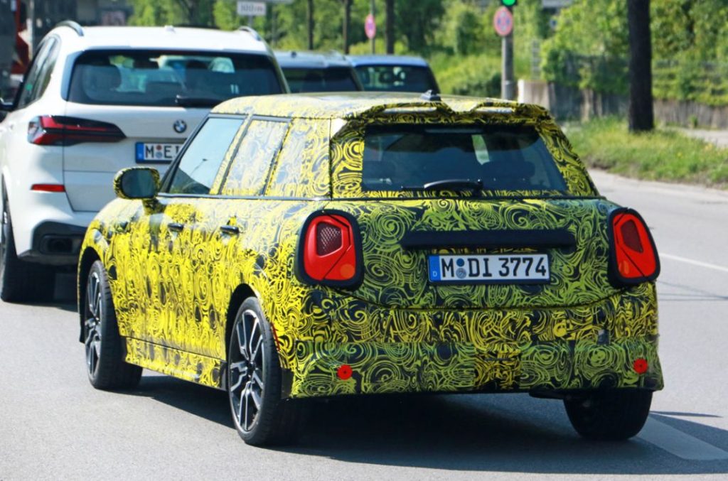 MINI Cooper 5 door 20 Motor16